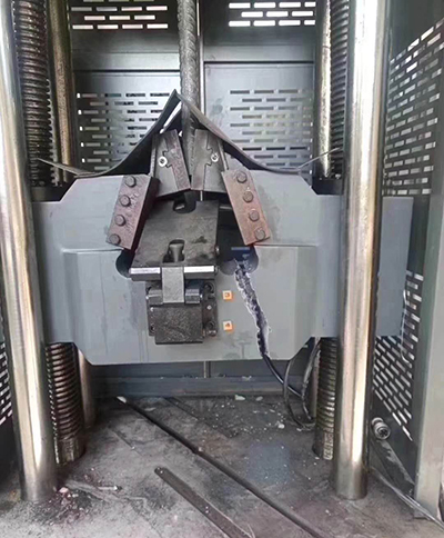 試驗(yàn)機(jī)損壞圖.jpg 試驗(yàn)機(jī)損壞圖.jpg