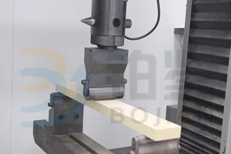 人造板靜曲強(qiáng)度試驗(yàn)前 人造板靜曲強(qiáng)度試驗(yàn)前