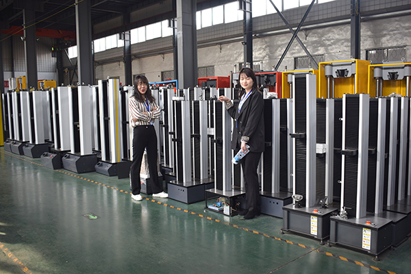 電子拉力試驗(yàn)機(jī)車(chē)間圖片 電子拉力試驗(yàn)機(jī)車(chē)間圖片