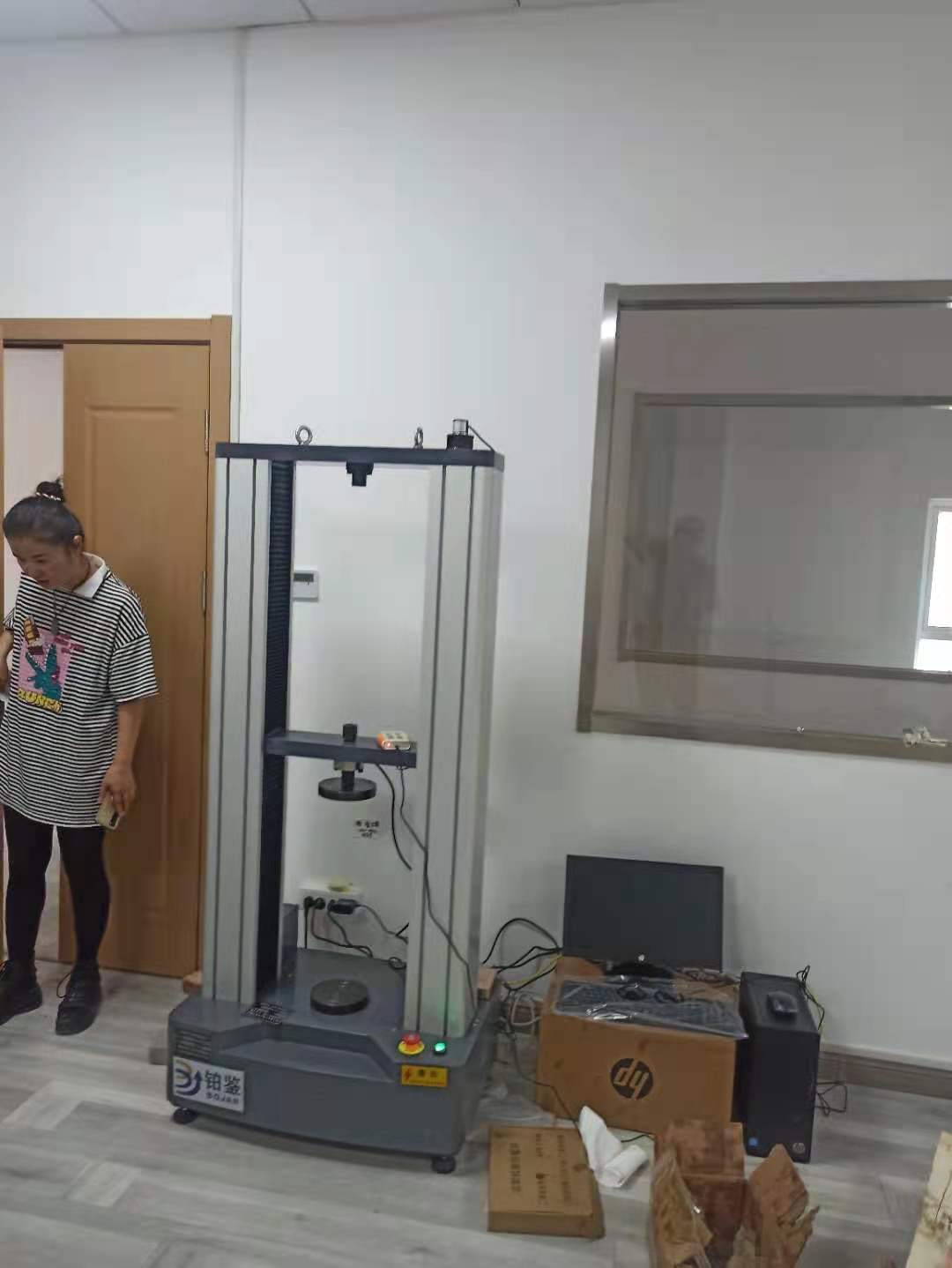 微機(jī)控制人造板萬(wàn)能試驗(yàn)機(jī)廈門客戶訂購(gòu)